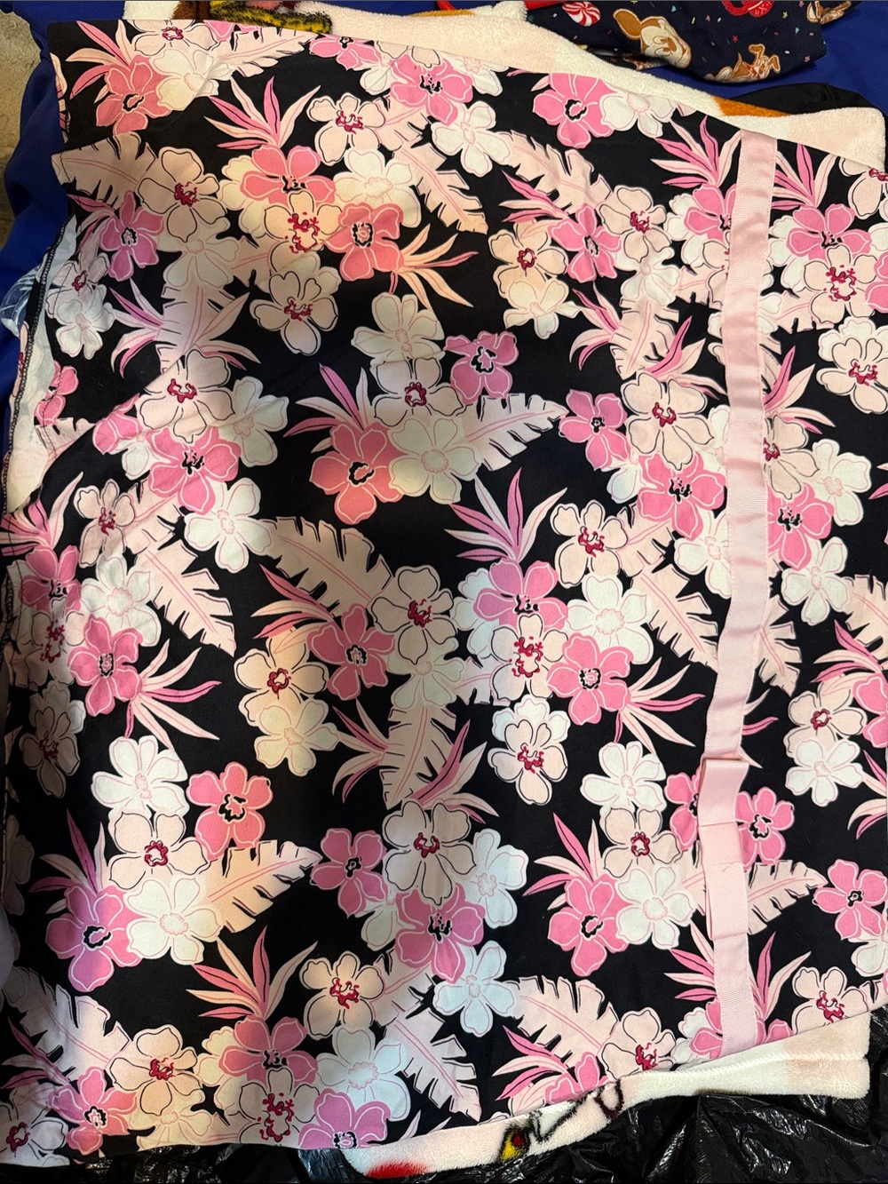 Floral Print Midi Skirt in Black and Pink